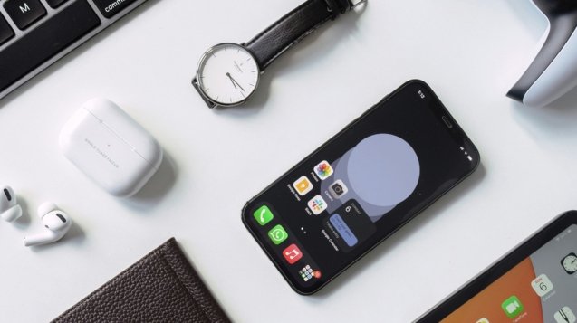 black iphone 7 beside black and silver key