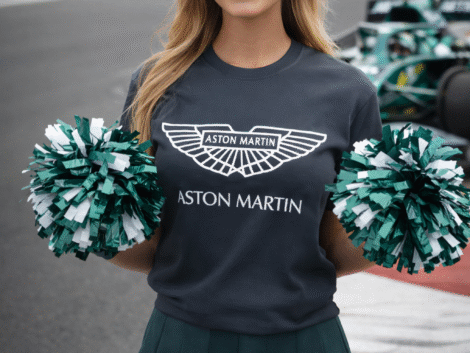 chica aston martin (1)